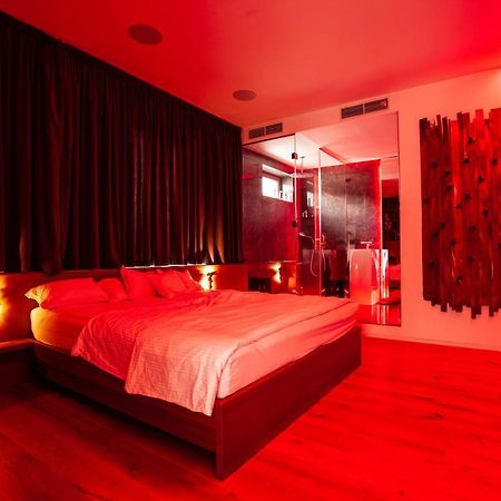 Contemporary Apartment With Fireplace & Terrace Banska Bystrica Luaran gambar