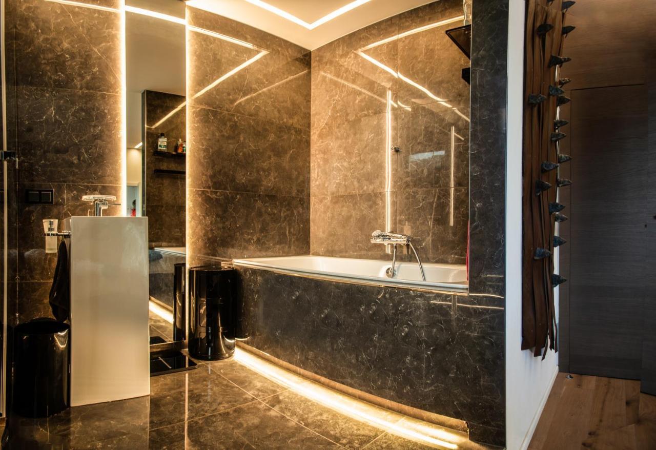 Contemporary Apartment With Fireplace & Terrace Banska Bystrica Luaran gambar