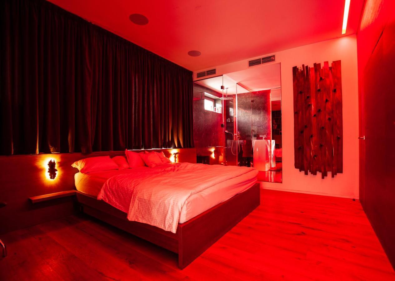 Contemporary Apartment With Fireplace & Terrace Banska Bystrica Luaran gambar
